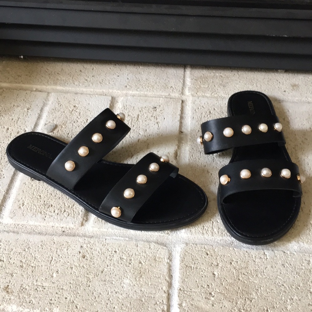 Black pearl sandals